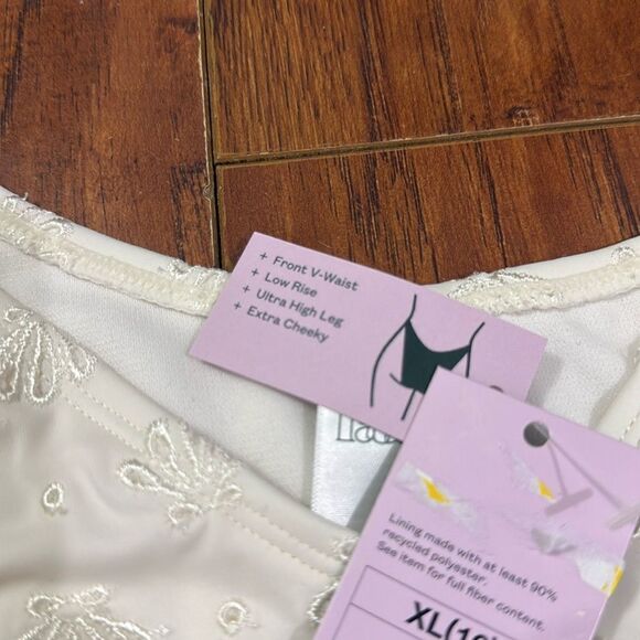 NWT Wild Fable XL (16) Eyelet V-Front Extra Cheeky High Leg Bikini Bottom - Picture 7 of 8